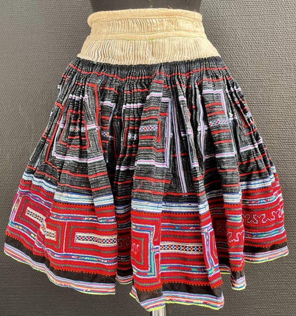 IMG_1039 Hmong Nederdel B49