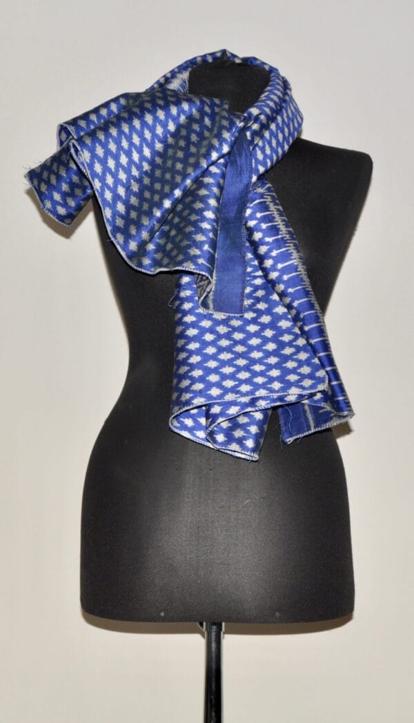DSC_0229 Lille Blå Ikat Sarong K36