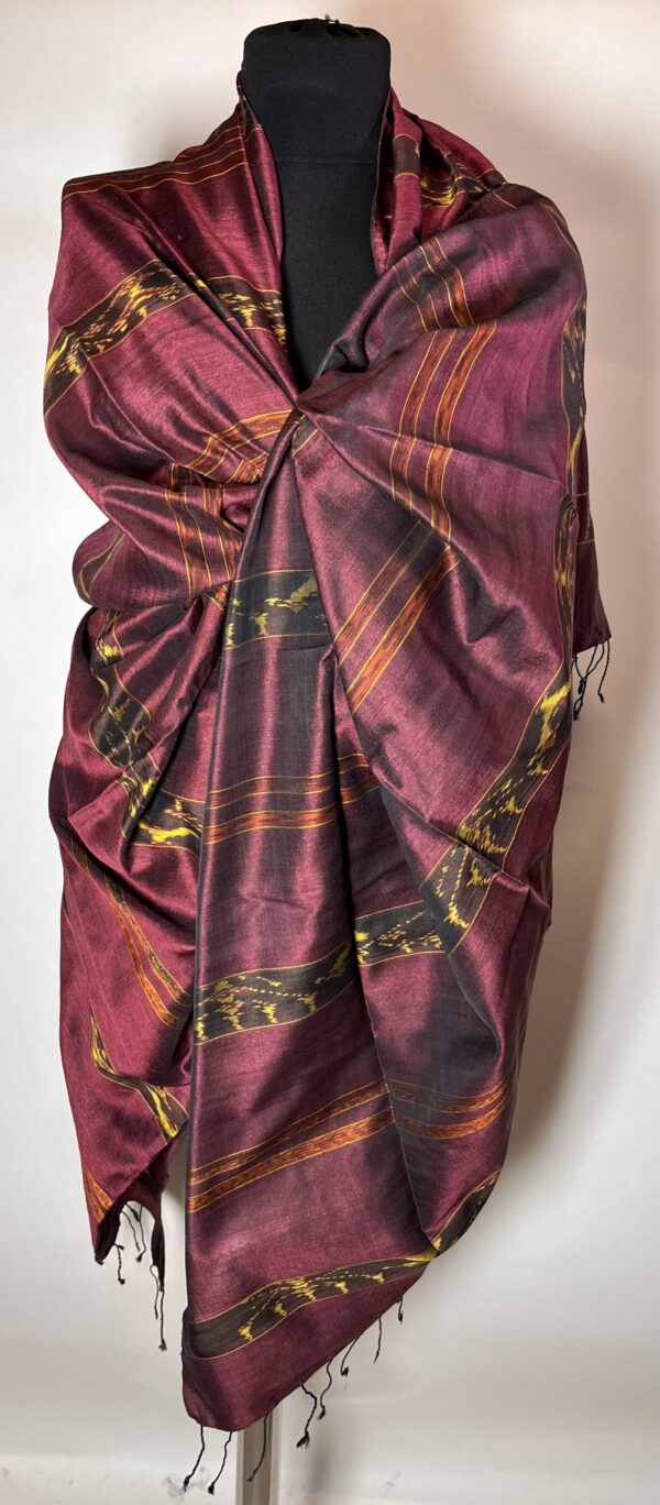 IMG_0025 MØRKERØD HÅNDVÆVET SILKE SARONG nr.5. k72.