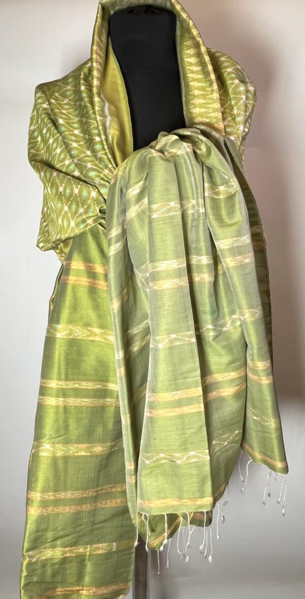 IMG_0031 SMUK GRØN IKAT SILKE SARONG nr.6 k72.