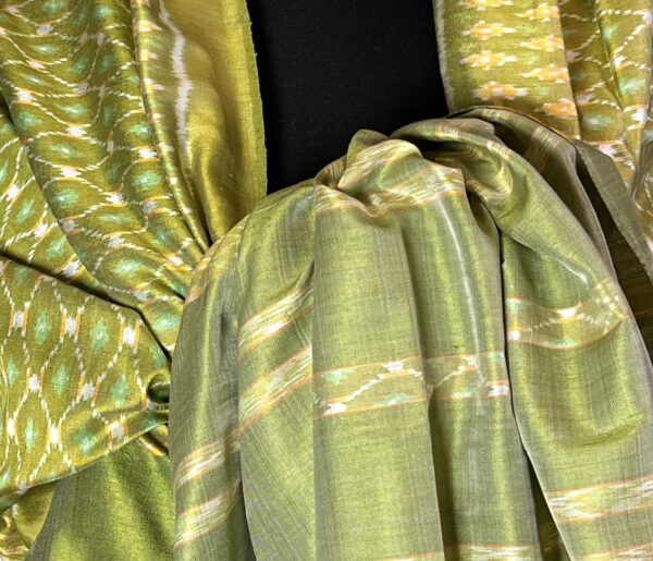 IMG_0032 SMUK GRØN IKAT SILKE SARONG nr.6 k72.