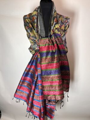 FARVERIG HÅNDVÆVET IKAT STOLA/SARONG nr.7.   k72.