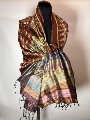 NYT DESIGN IKAT SILKE SARONG/STOLA   nr.9.   k72.