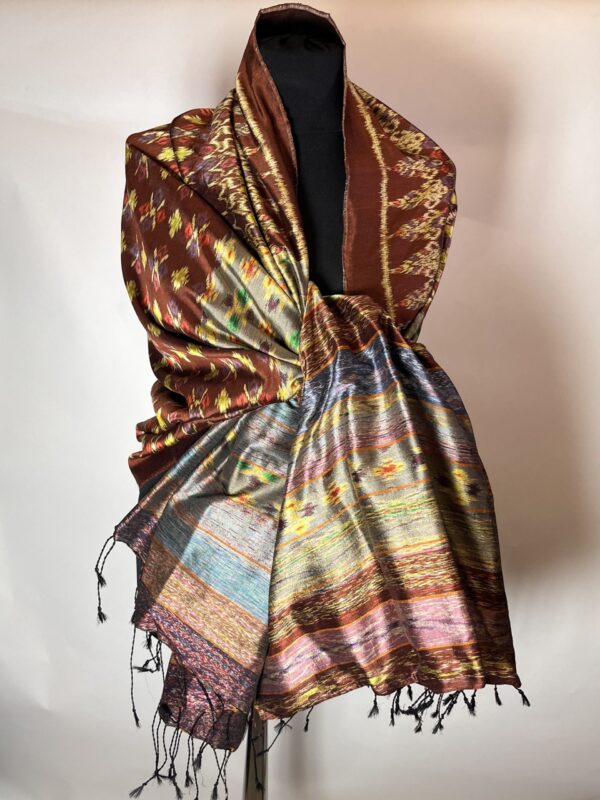 IMG_0045 NYT DESIGN IKAT SILKE SARONG/STOLA nr.9. k72.
