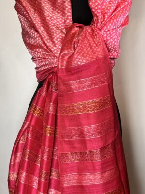 RØD IKAT SILKESARONG   nr.11.