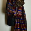 SMUK MØRK IKAT SILKESARONG   K33