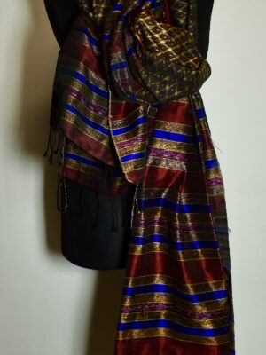 SMUK MØRK IKAT SILKESARONG   K33